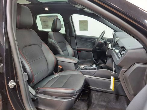 New 2025 Ford Escape ST-Line w/ Tech Pack #1 AWD/4WD image 13