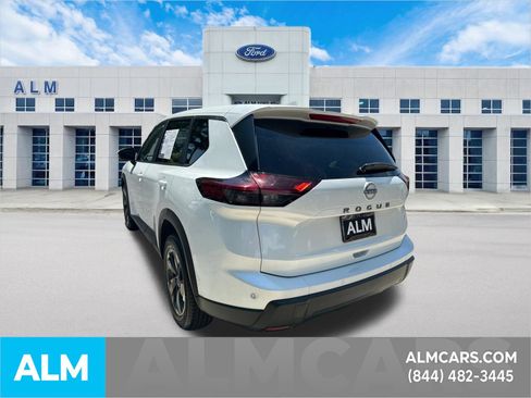 Used 2025 Nissan Rogue SV FWD image 8