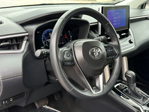 Used 2025 Toyota Corolla Cross XLE FWD image 22