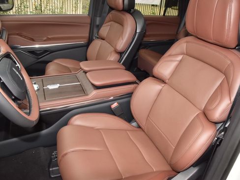 New 2026 Lincoln Navigator Reserve AWD/4WD image 36