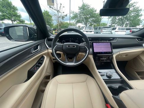 Certified 2025 Jeep Grand Cherokee Limited AWD/4WD image 19