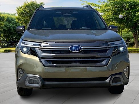 Certified 2025 Subaru Forester Limited image 2