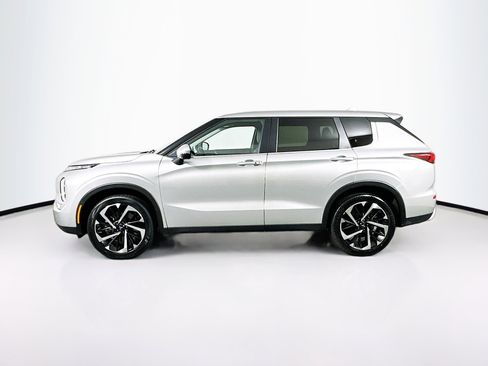 Used 2024 Mitsubishi Outlander SE image 4