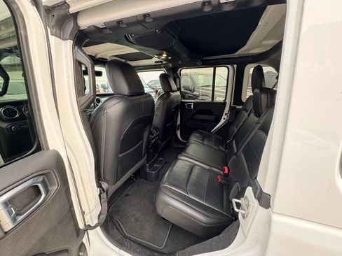 Used 2020 Jeep Wrangler Unlimited Sahara AWD/4WD image 16