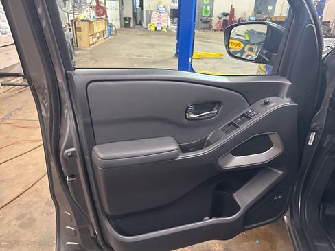 Certified 2024 Nissan Frontier SL image 12