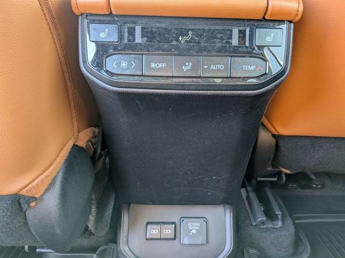 Certified 2025 Toyota Highlander Platinum image 11