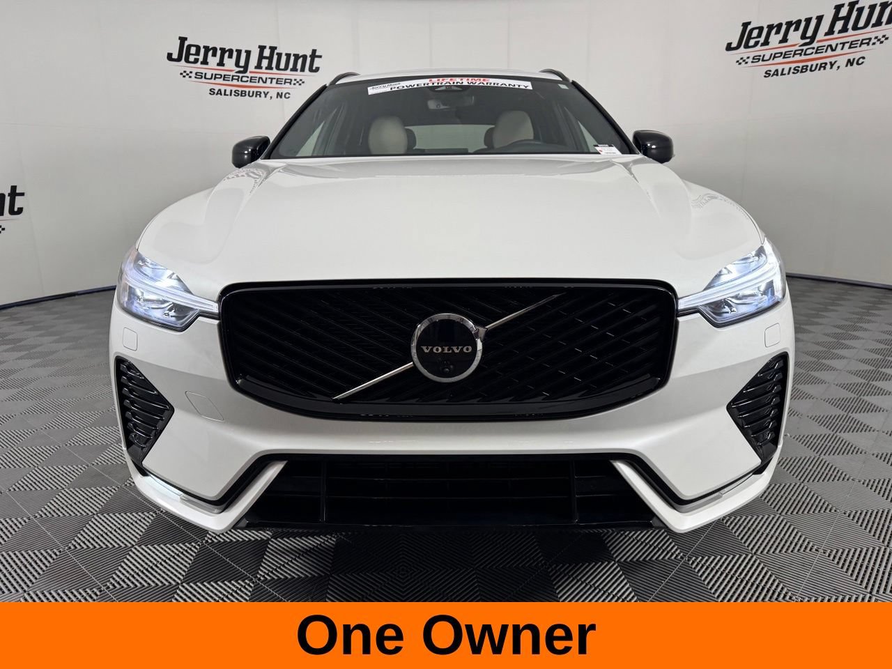 Used 2026 Volvo XC60 B5 Plus AWD/4WD image 4