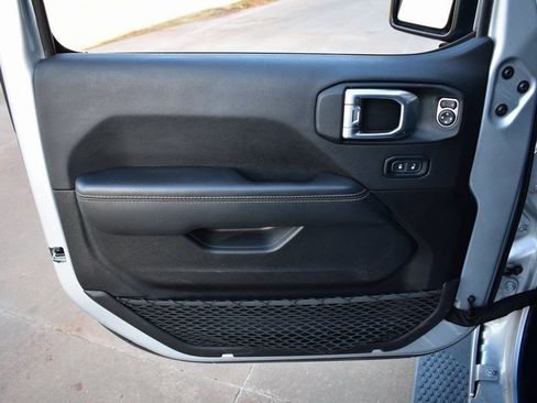 Used 2022 Jeep Wrangler Unlimited Sahara image 14