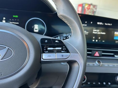 Used 2025 Hyundai Elantra SEL image 19