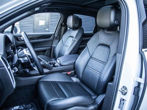 Certified 2023 Porsche Cayenne image 5
