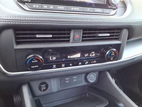 Certified 2025 Nissan Rogue SV FWD image 16