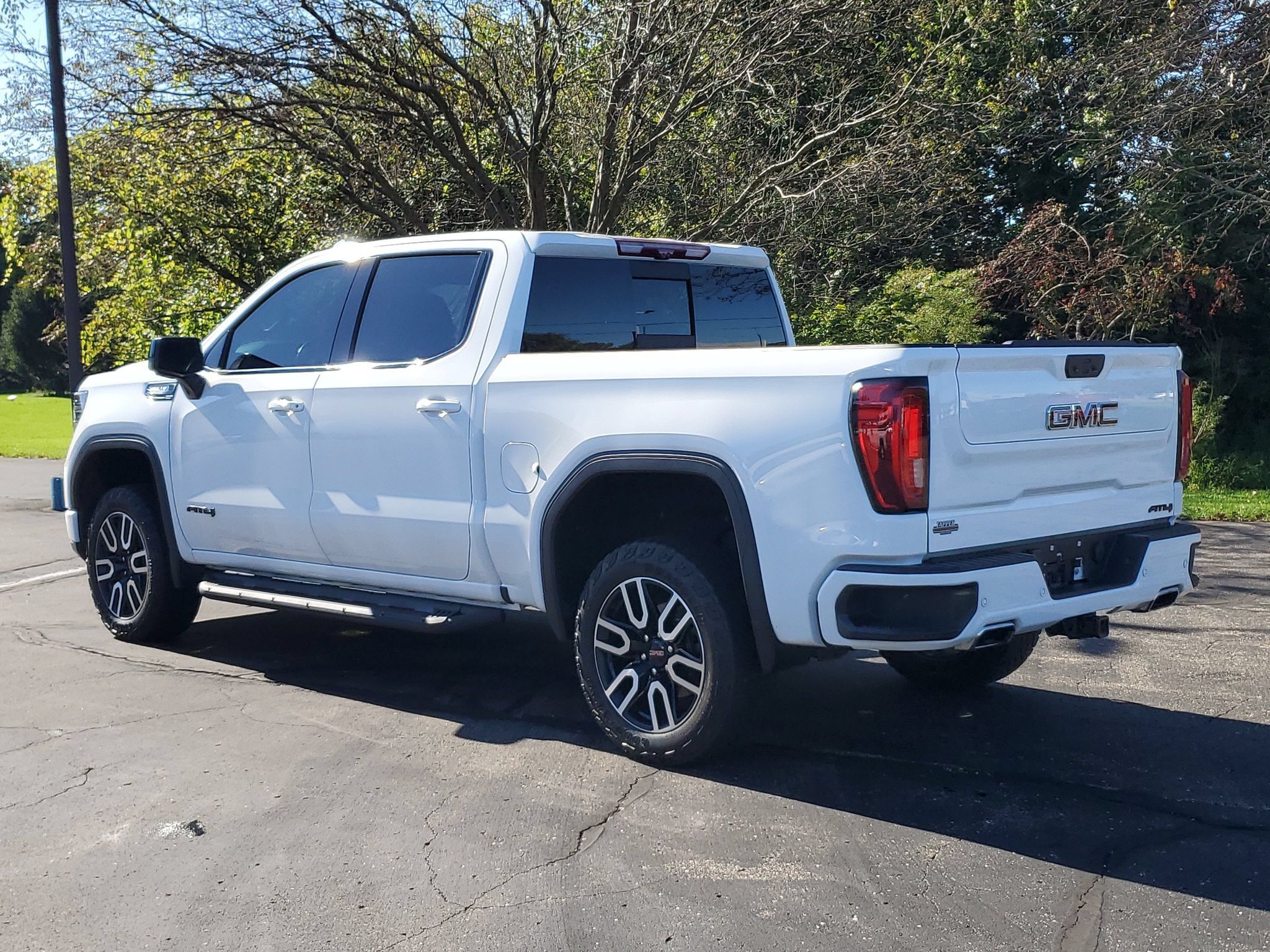 Used 2023 GMC Sierra 1500 AT4 w/ AT4 Premium Package AWD/4WD image 5