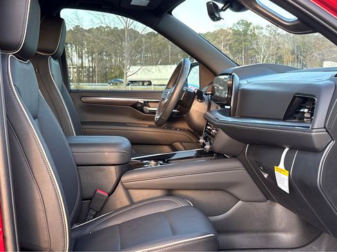 New 2025 Chevrolet Suburban Premier image 8