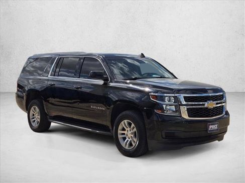 Used 2018 Chevrolet Suburban LT image 3