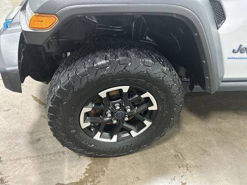 Used 2024 Jeep Wrangler Unlimited Rubicon 4xe image 9