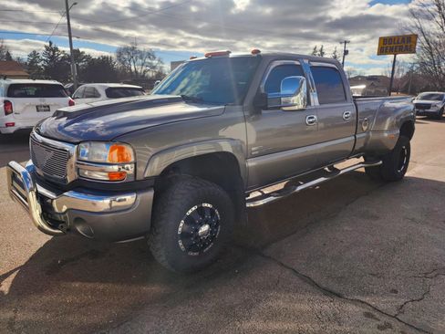Used 2006 GMC Sierra 3500 SLE w/ Heavy-Duty Power Package AWD/4WD image 4