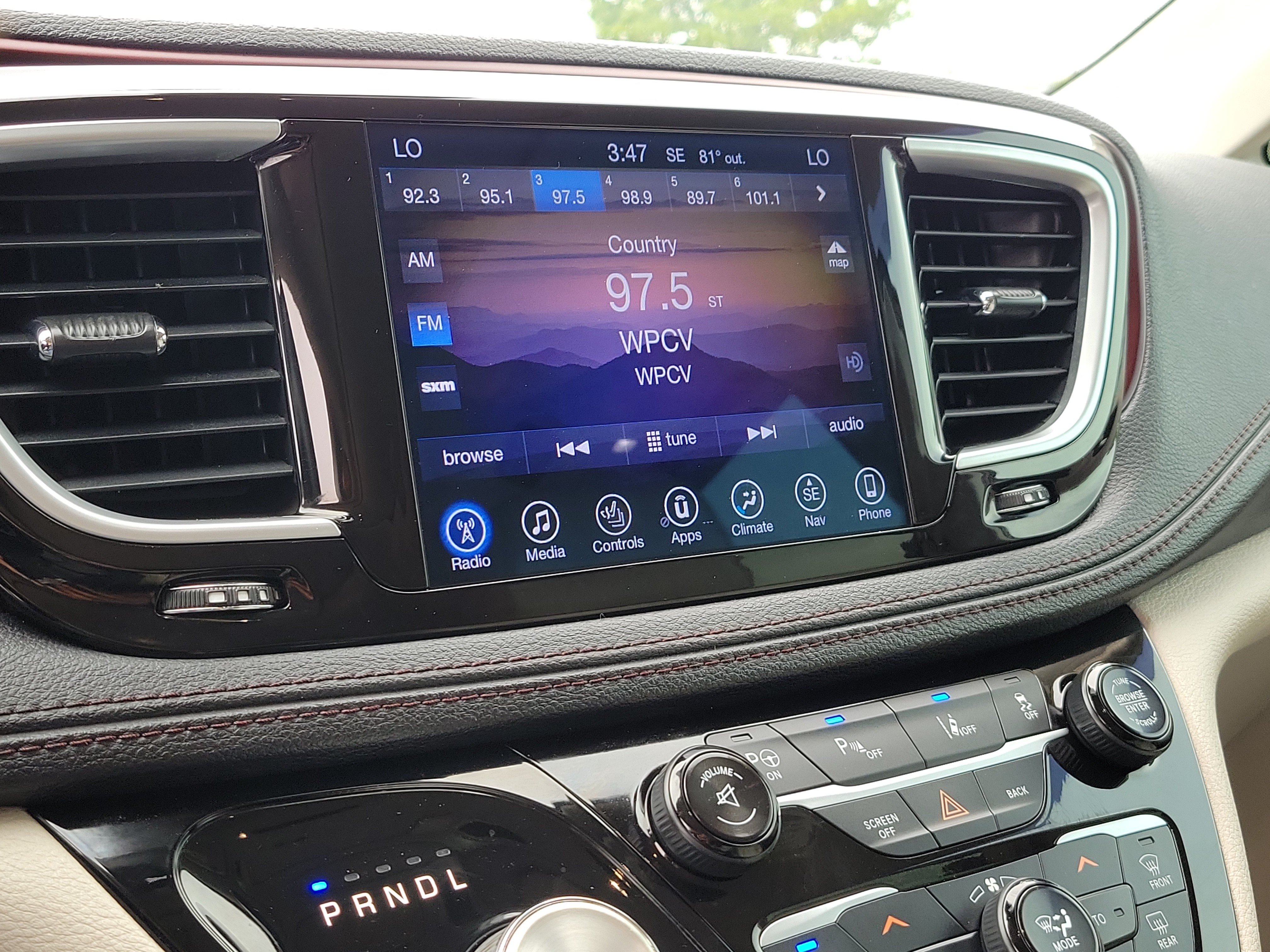 Used 2017 Chrysler Pacifica Limited w/ UConnect Theater Package FWD image 28