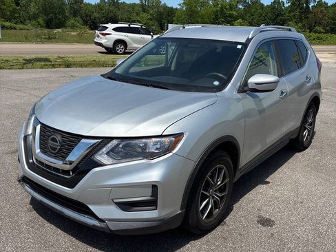 Used 2018 Nissan Rogue SV FWD image 2