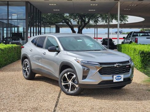 New 2026 Chevrolet Trax RS FWD image 2