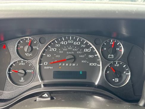 Used 2025 Chevrolet Express 3500 LT w/ LT Preferred Equipment Group RWD image 19
