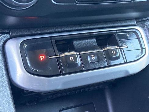 Used 2023 GMC Acadia SLE w/ Driver Convenience Package FWD image 11