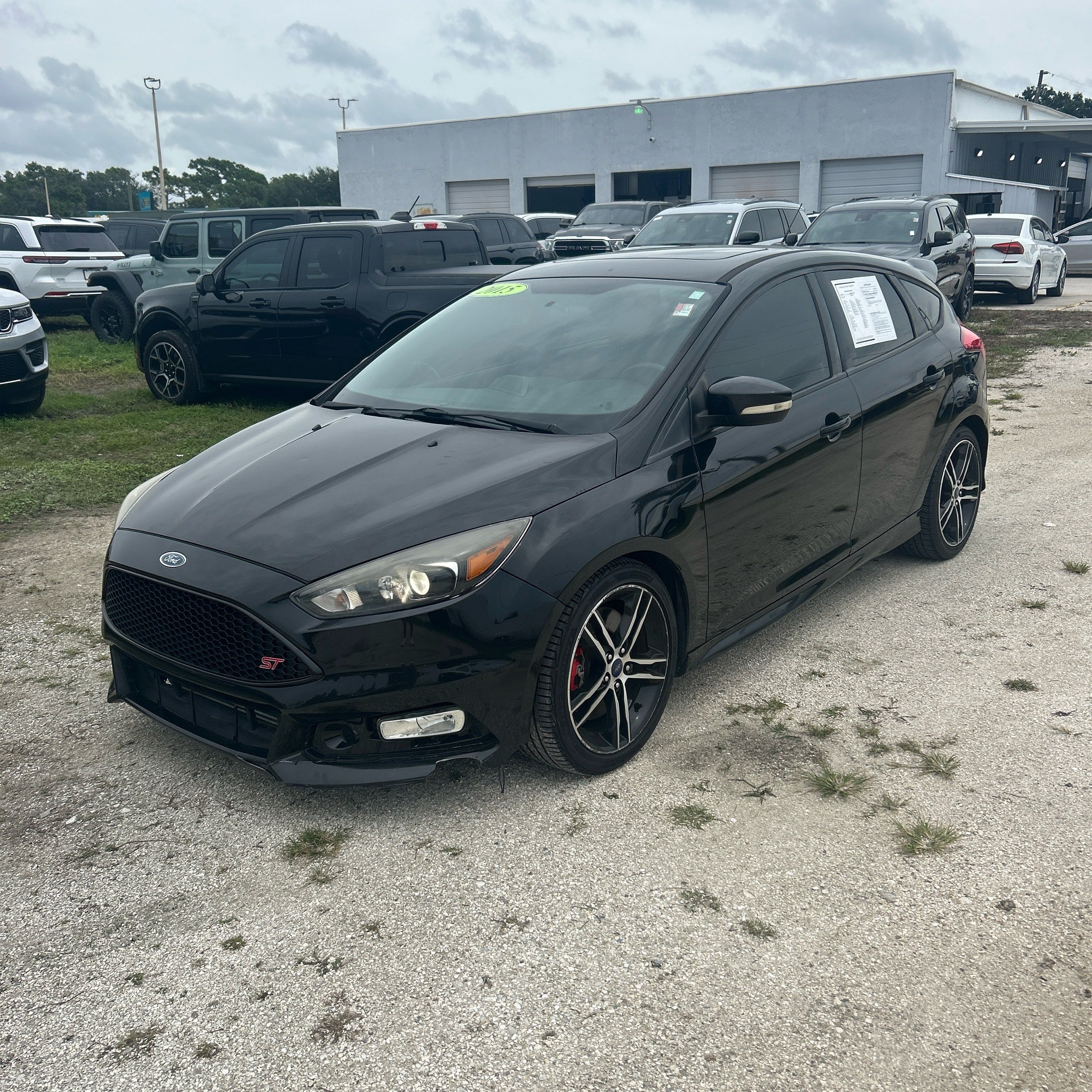 Used 2015 Ford Focus ST w/ Equipment Group 402A FWD image 1