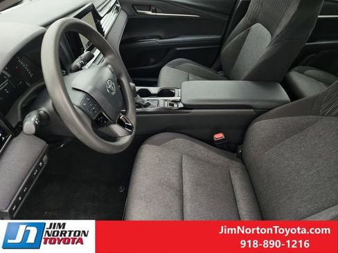 Used 2025 Toyota Camry LE image 13