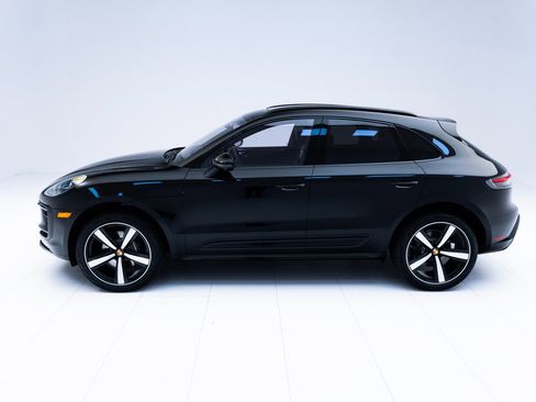 Certified 2025 Porsche Macan image 11