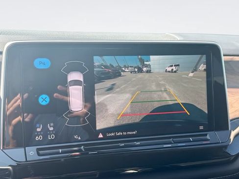 Used 2025 Volkswagen Atlas SE FWD image 17