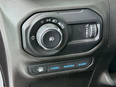 Used 2023 Jeep Wrangler Sahara image 16