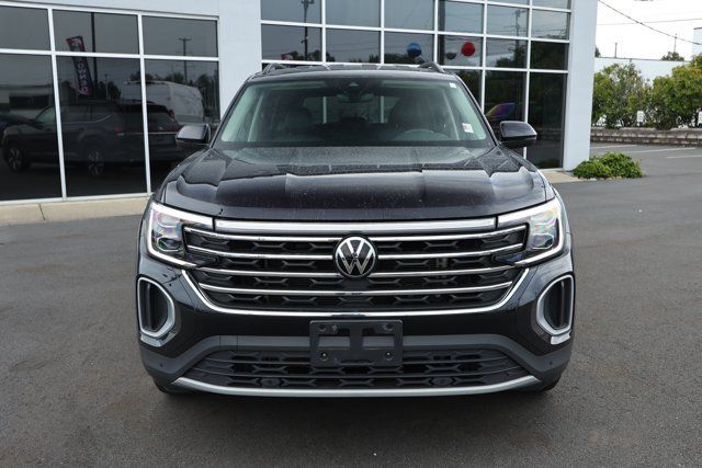 Used 2024 Volkswagen Atlas SE AWD/4WD image 2