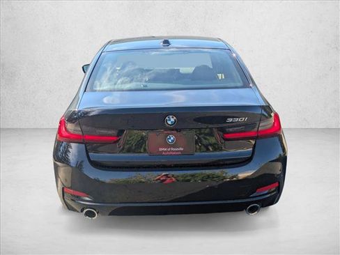 Used 2025 BMW 330i Sedan w/ Premium Package image 8