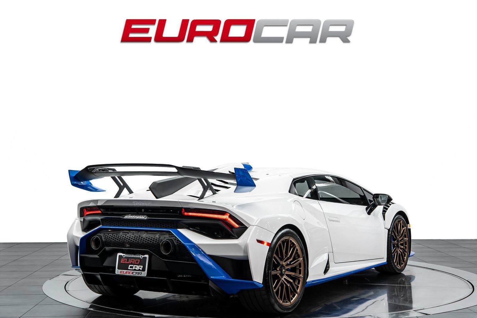 Used 2022 Lamborghini Huracan STO RWD image 5