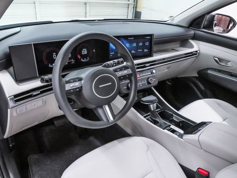 Certified 2026 Hyundai Tucson SE FWD image 2