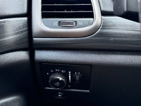 Used 2020 Jeep Grand Cherokee Altitude AWD/4WD image 27