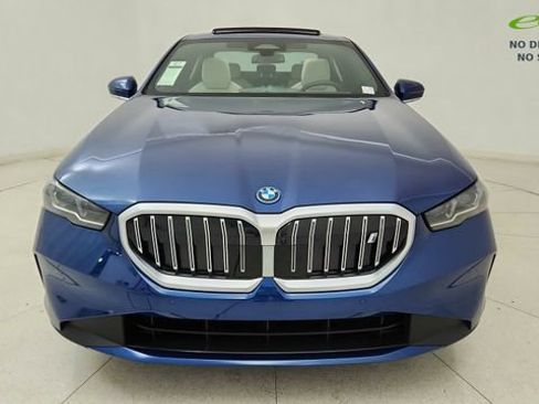 Used 2025 BMW i5 xDrive40 w/ Premium Package AWD/4WD image 2