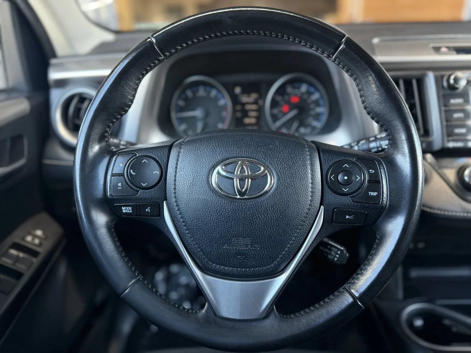 Used 2018 Toyota RAV4 XLE AWD/4WD image 21