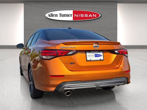 Used 2022 Nissan Sentra SR w/ Lighting Package FWD image 9