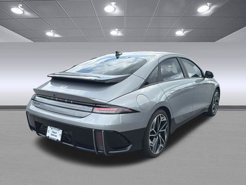 Certified 2024 Hyundai Ioniq 6 Limited RWD image 5