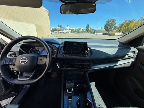 Used 2025 Nissan Rogue SV AWD/4WD image 30