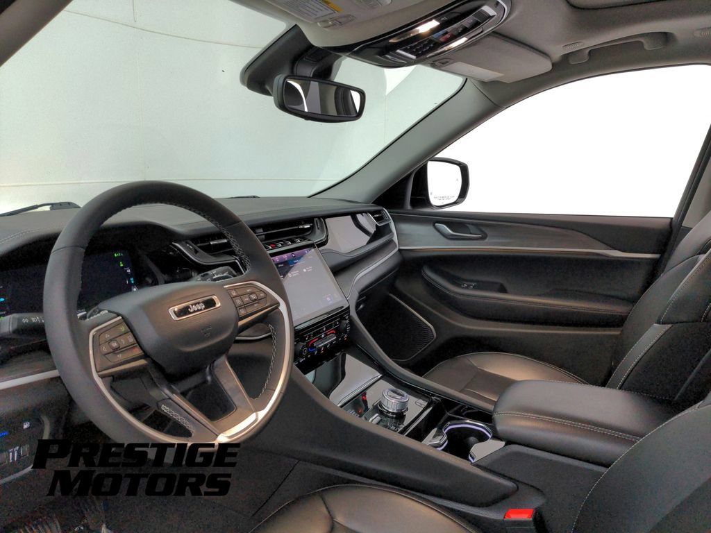 Used 2023 Jeep Grand Cherokee 4WD 4xe image 13