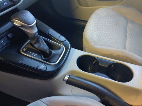 Used 2022 Kia Soul LX FWD image 26