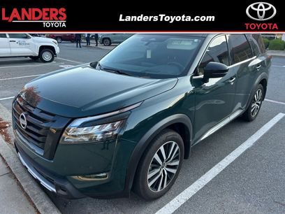Used 2025 Nissan Pathfinder Platinum w/ Black Appearance Package