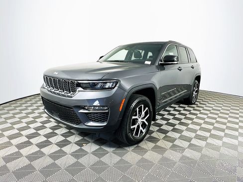 Certified 2025 Jeep Grand Cherokee Limited w/ MOPAR Finishing Package image 6
