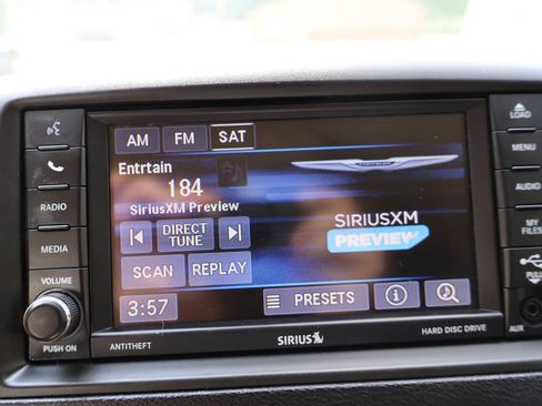 Used 2011 Chrysler Town & Country Touring-L w/ Driver Convenience Group FWD image 31