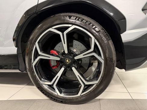 Used 2021 Lamborghini Urus image 24