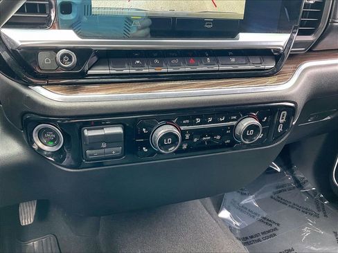Used 2025 Chevrolet Silverado 1500 LT image 24