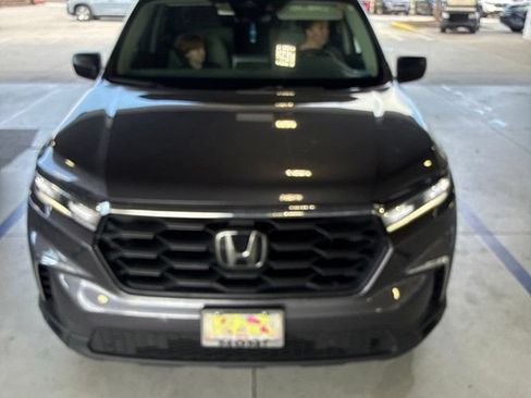 Used 2024 Honda Pilot LX image 3