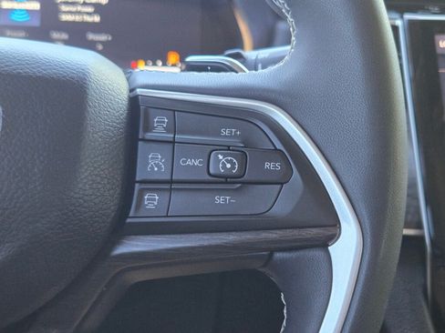 Used 2023 Jeep Grand Cherokee Limited w/ Luxury Tech Group II AWD/4WD image 20