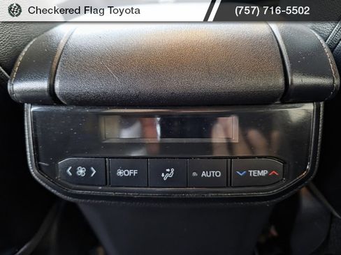 Used 2023 Toyota Highlander XLE image 41